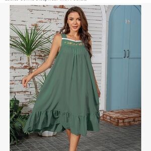 Elegant Green Sleeveless Chemise